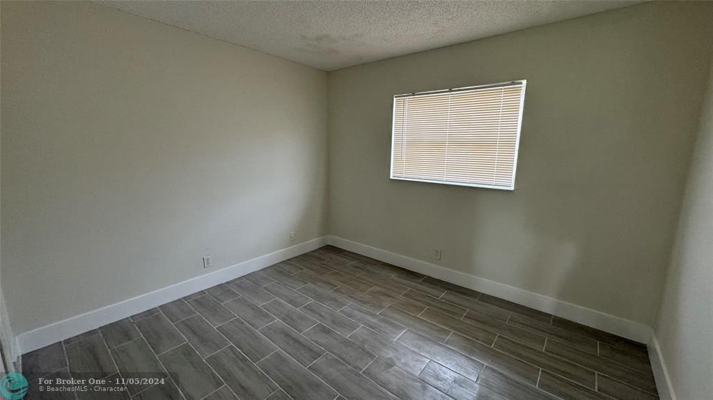 Active With Contract: $1,800 (2 beds, 1 baths, 609 Square Feet)