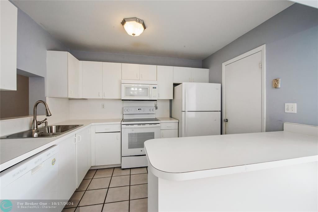 For Sale: $340,000 (2 beds, 2 baths, 1395 Square Feet)