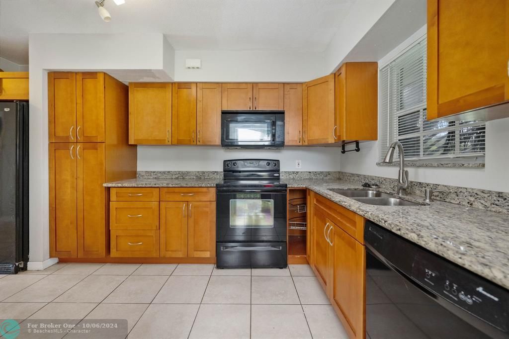 For Rent: $3,445 (3 beds, 2 baths, 1341 Square Feet)