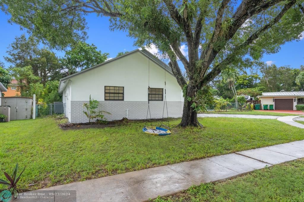 For Sale: $745,000 (3 beds, 2 baths, 1982 Square Feet)