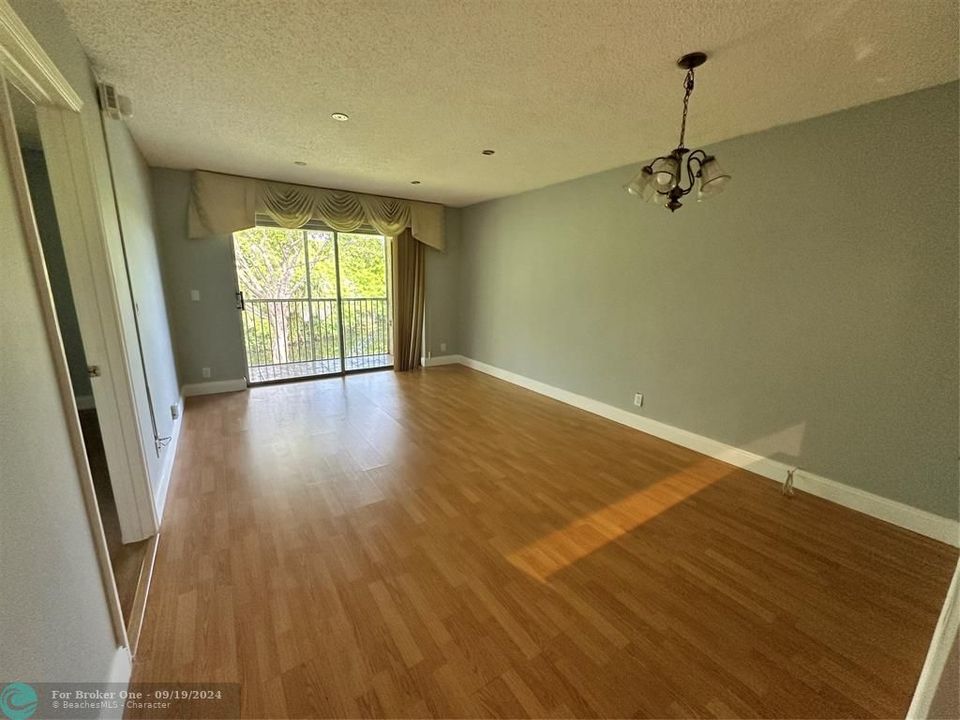 Active With Contract: $1,650 (1 beds, 1 baths, 0 Square Feet)