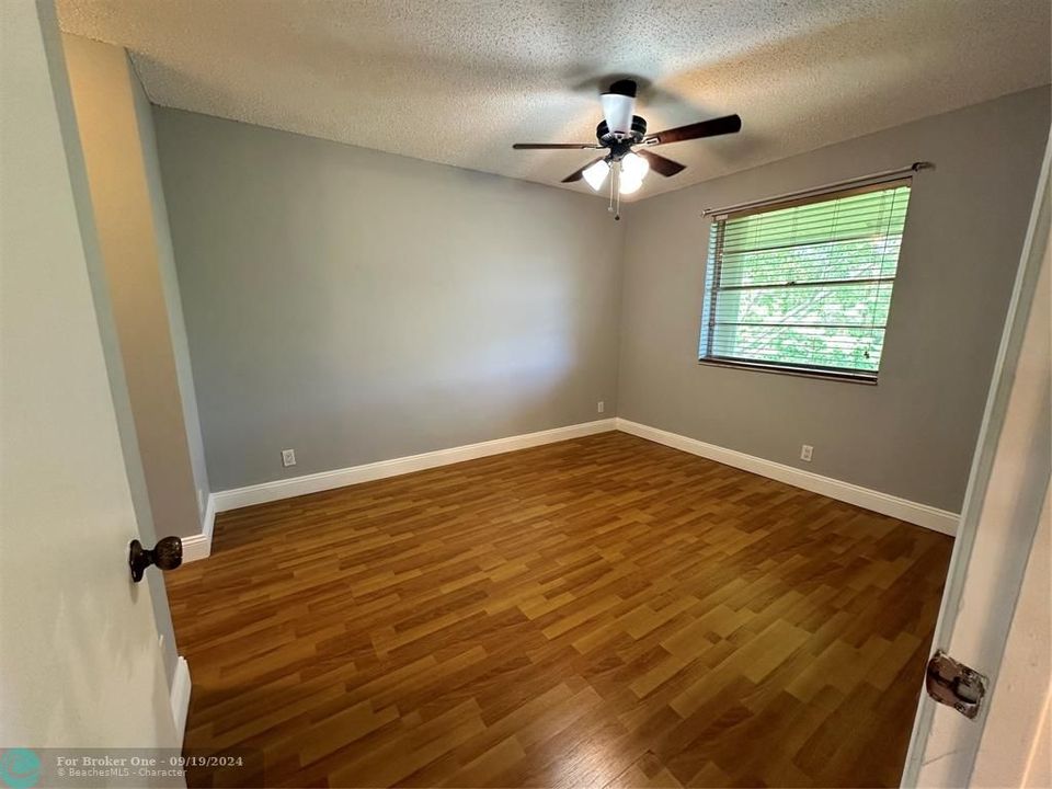 Active With Contract: $1,650 (1 beds, 1 baths, 0 Square Feet)