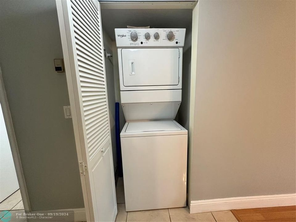 Active With Contract: $1,650 (1 beds, 1 baths, 0 Square Feet)