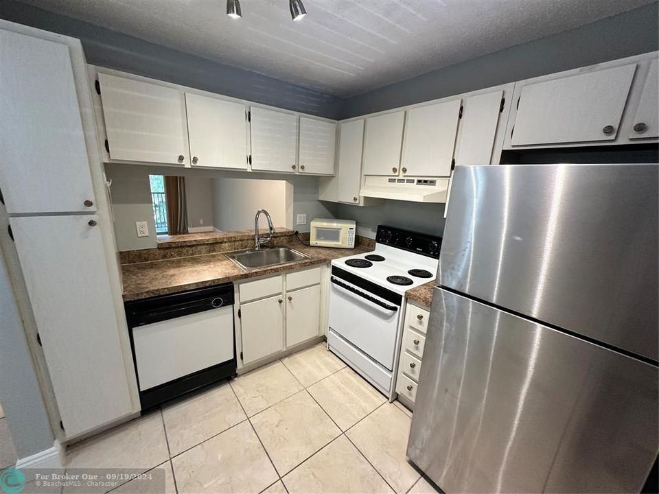 Active With Contract: $1,650 (1 beds, 1 baths, 0 Square Feet)