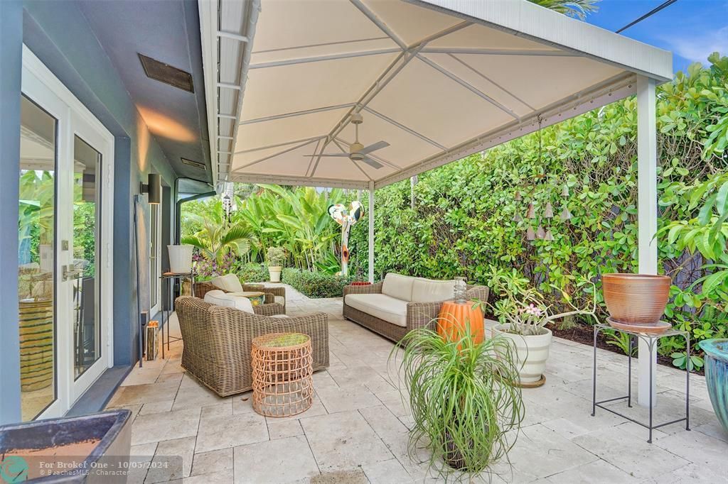 Active With Contract: $1,695,000 (3 beds, 3 baths, 2368 Square Feet)