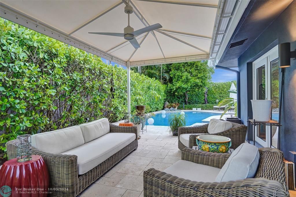 Active With Contract: $1,695,000 (3 beds, 3 baths, 2368 Square Feet)