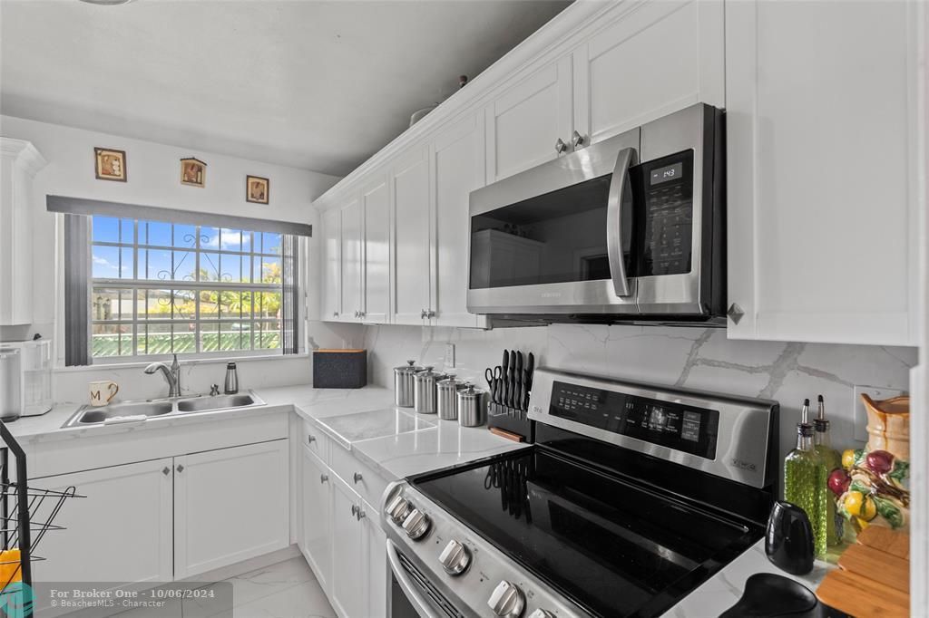 For Sale: $549,000 (4 beds, 2 baths, 1270 Square Feet)