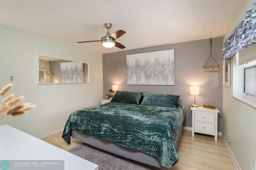 Active With Contract: $2,000 (1 beds, 1 baths, 560 Square Feet)