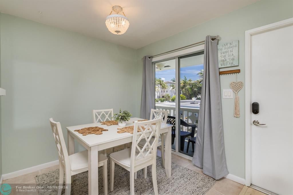 Active With Contract: $2,000 (1 beds, 1 baths, 560 Square Feet)