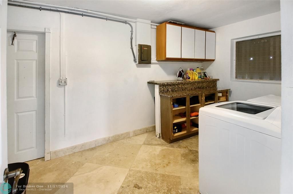 For Sale: $1,129,000 (3 beds, 2 baths, 1738 Square Feet)