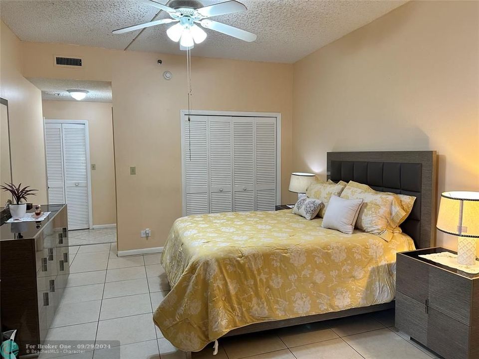 For Sale: $229,900 (2 beds, 2 baths, 1384 Square Feet)