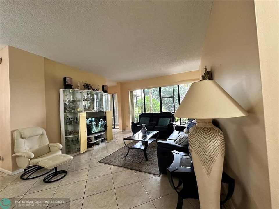 For Sale: $229,900 (2 beds, 2 baths, 1384 Square Feet)