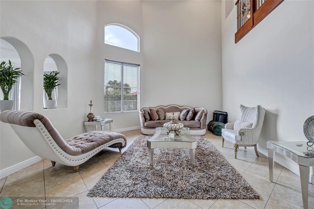 Active With Contract: $800,000 (5 beds, 3 baths, 2988 Square Feet)