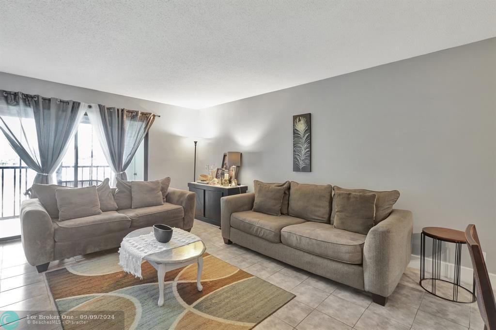 For Sale: $287,000 (2 beds, 2 baths, 1113 Square Feet)