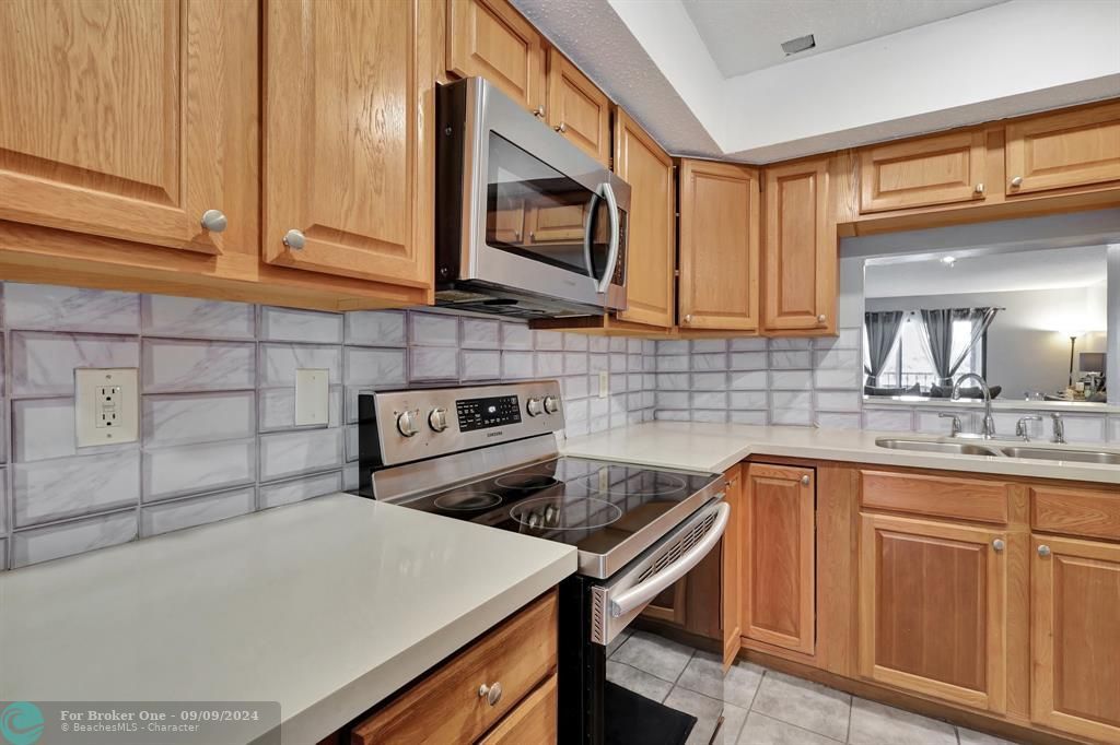 For Sale: $290,000 (2 beds, 2 baths, 1113 Square Feet)