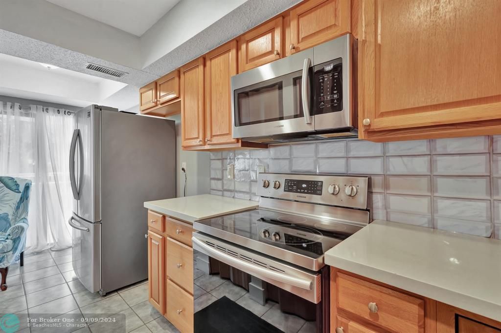 For Sale: $287,000 (2 beds, 2 baths, 1113 Square Feet)