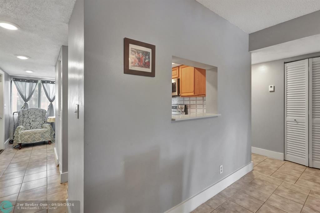 For Sale: $290,000 (2 beds, 2 baths, 1113 Square Feet)