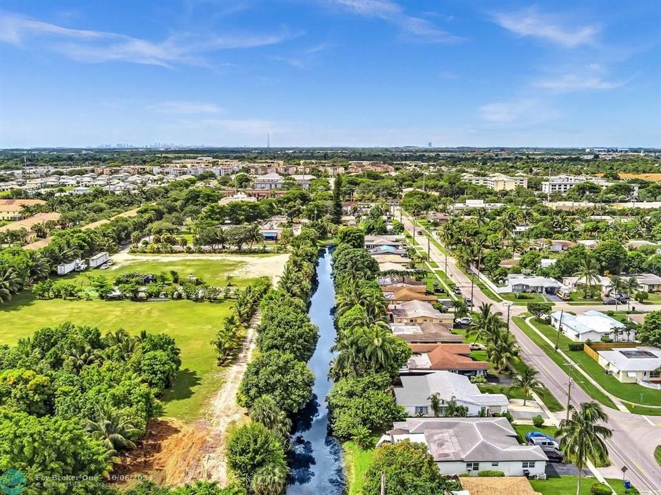 Active With Contract: $410,000 (2 beds, 2 baths, 1401 Square Feet)