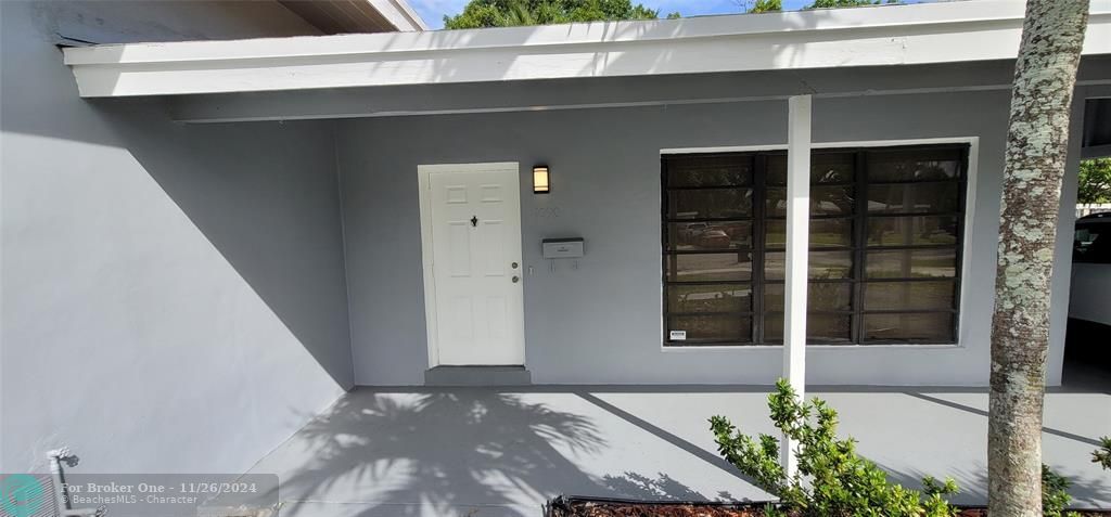 For Rent: $3,595 (4 beds, 2 baths, 1281 Square Feet)