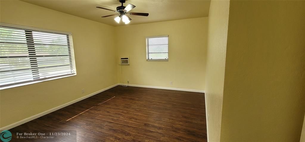 For Rent: $3,595 (4 beds, 2 baths, 1281 Square Feet)