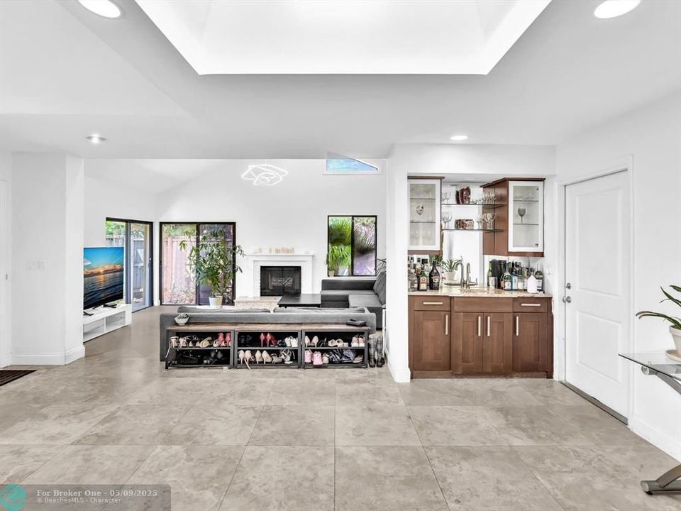 Recently Sold: $590,000 (2 beds, 2 baths, 1627 Square Feet)
