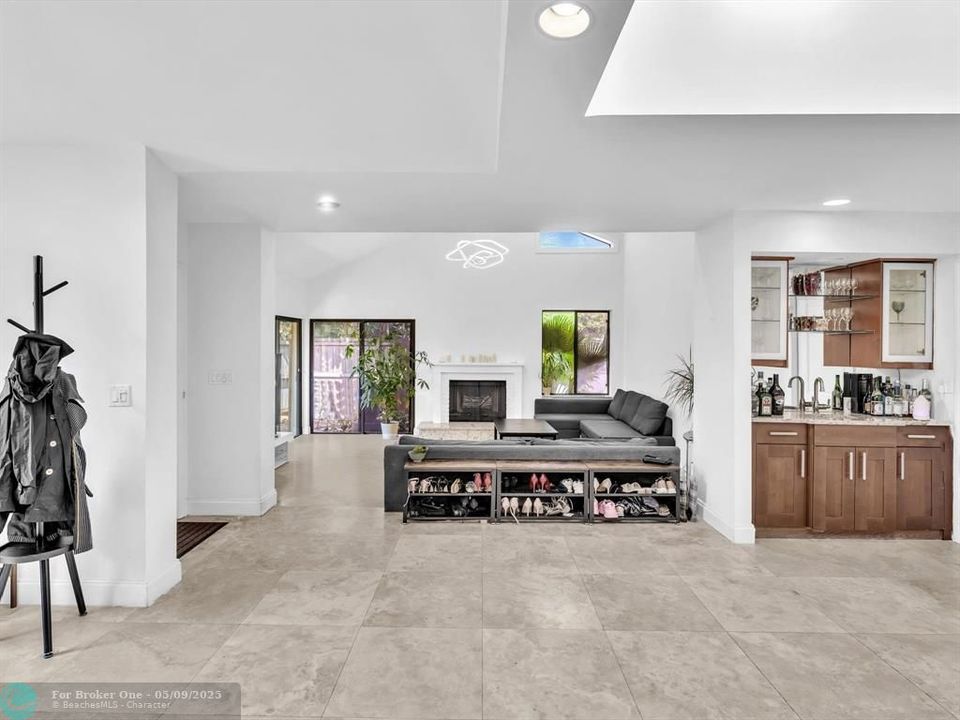 Recently Sold: $590,000 (2 beds, 2 baths, 1627 Square Feet)