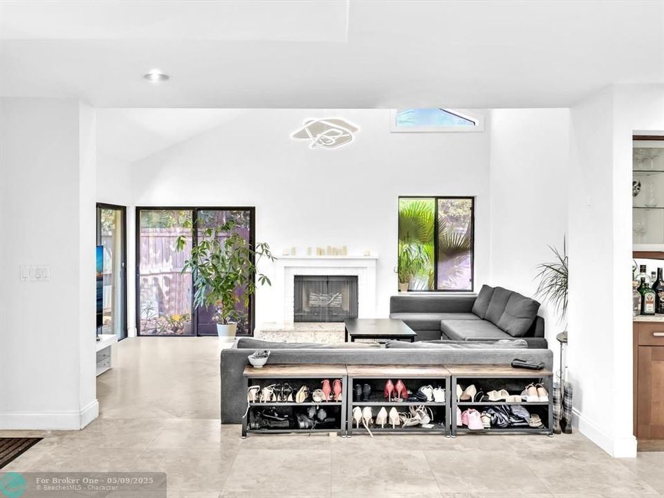 Recently Sold: $590,000 (2 beds, 2 baths, 1627 Square Feet)