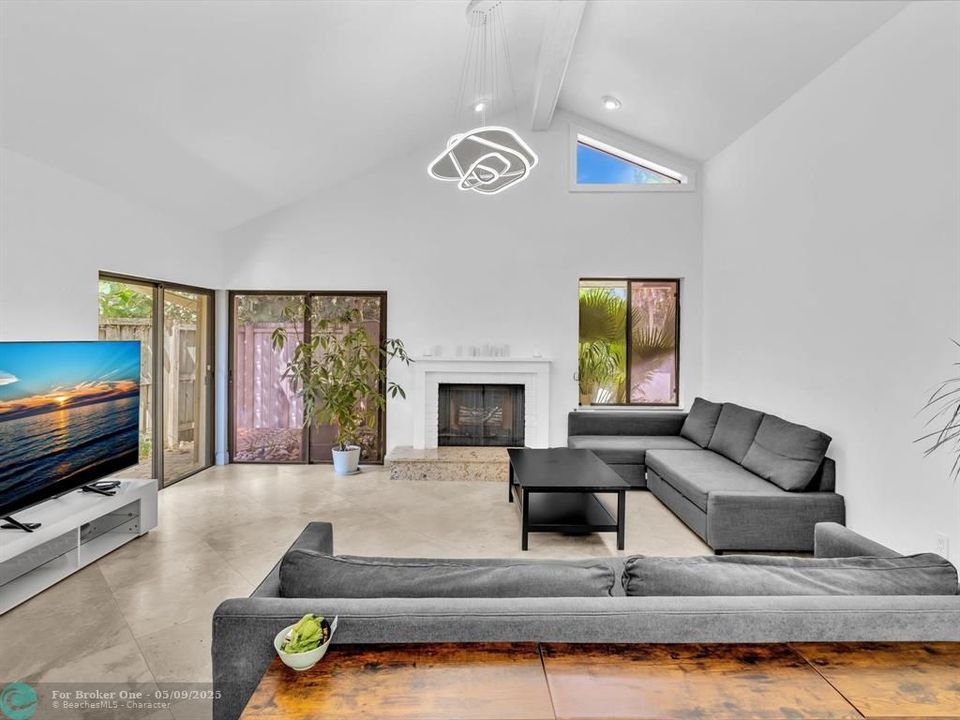 Recently Sold: $590,000 (2 beds, 2 baths, 1627 Square Feet)