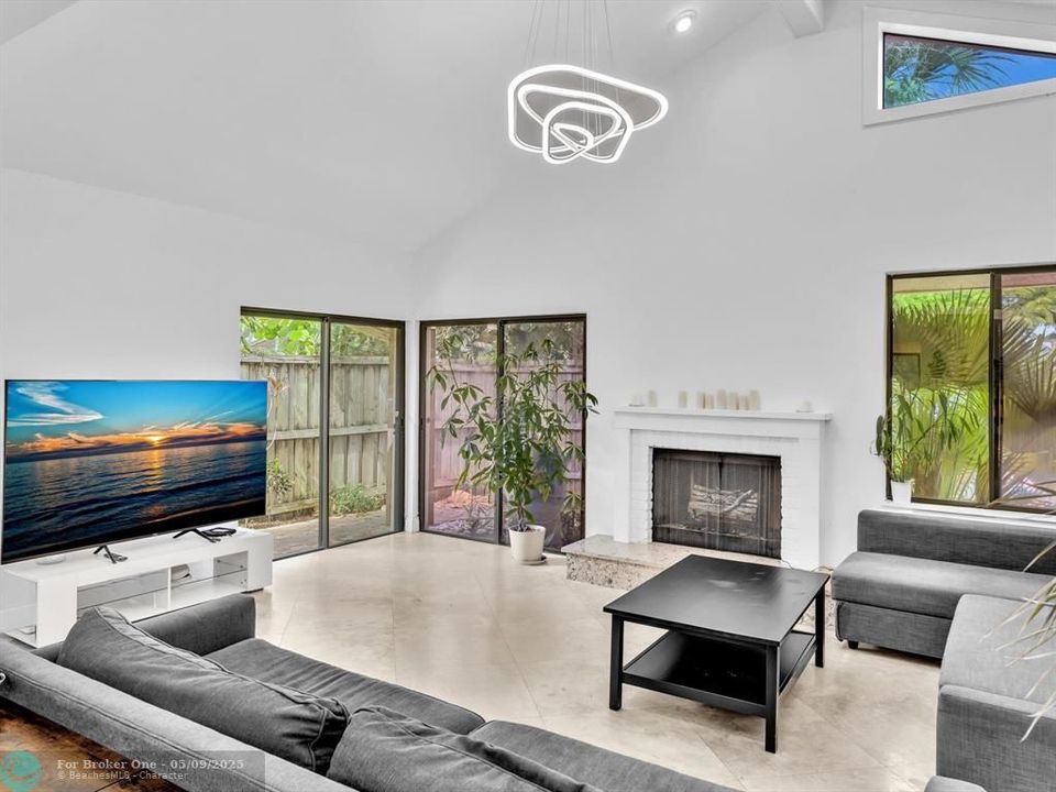Recently Sold: $590,000 (2 beds, 2 baths, 1627 Square Feet)