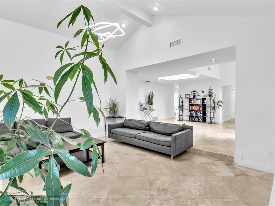 Recently Sold: $590,000 (2 beds, 2 baths, 1627 Square Feet)
