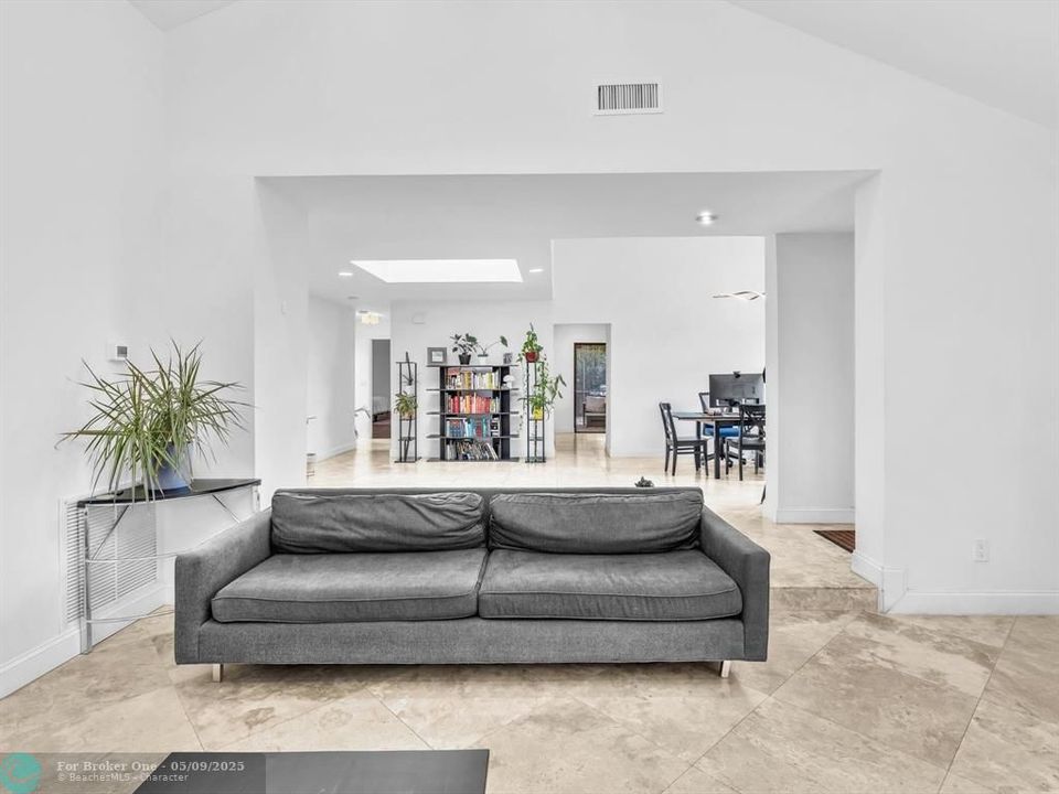Recently Sold: $590,000 (2 beds, 2 baths, 1627 Square Feet)