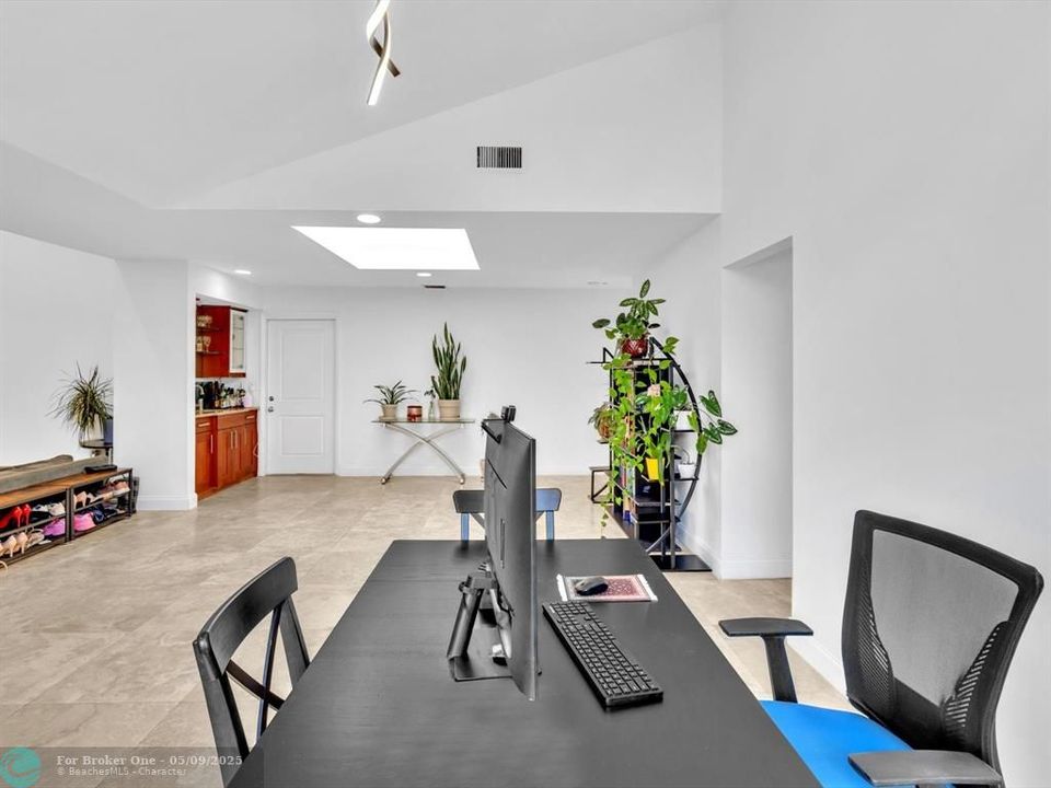 Recently Sold: $590,000 (2 beds, 2 baths, 1627 Square Feet)