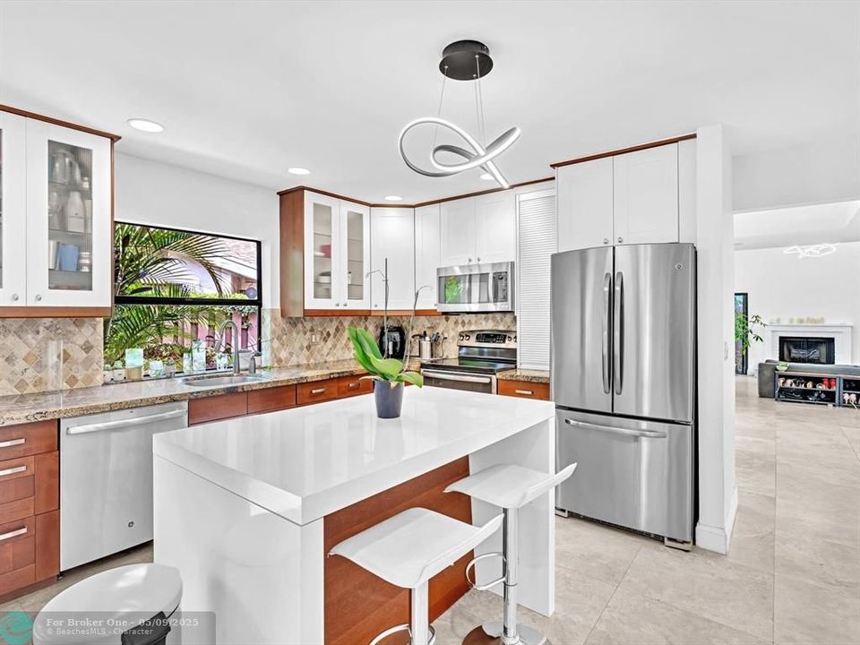 Recently Sold: $590,000 (2 beds, 2 baths, 1627 Square Feet)