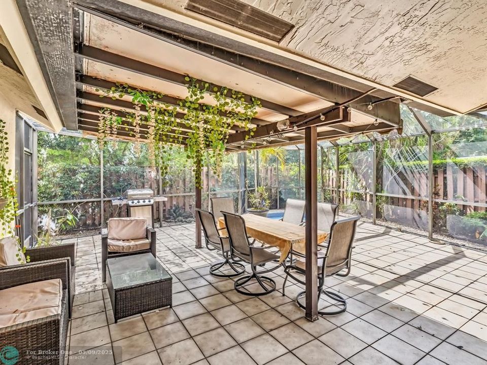 Recently Sold: $590,000 (2 beds, 2 baths, 1627 Square Feet)