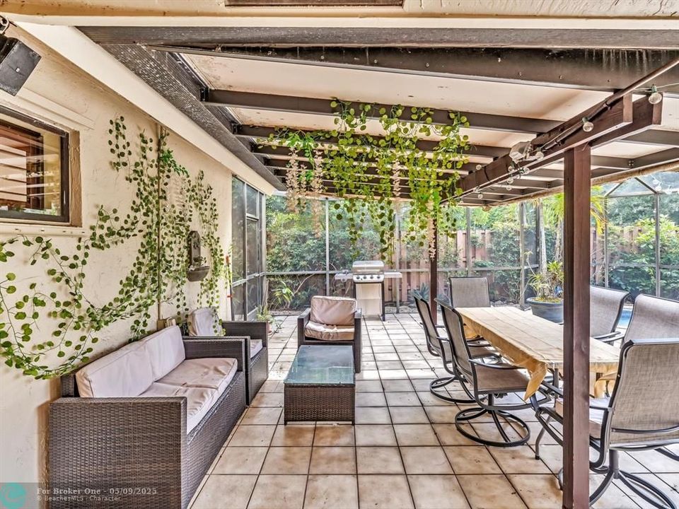 Recently Sold: $590,000 (2 beds, 2 baths, 1627 Square Feet)