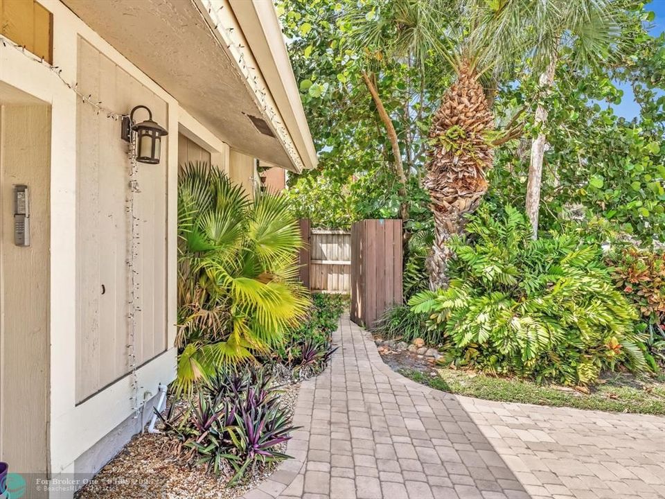 Recently Sold: $590,000 (2 beds, 2 baths, 1627 Square Feet)