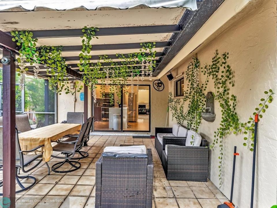 Recently Sold: $590,000 (2 beds, 2 baths, 1627 Square Feet)