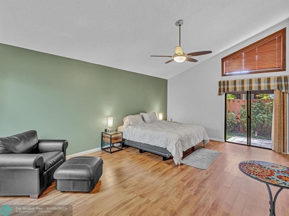 Recently Sold: $590,000 (2 beds, 2 baths, 1627 Square Feet)