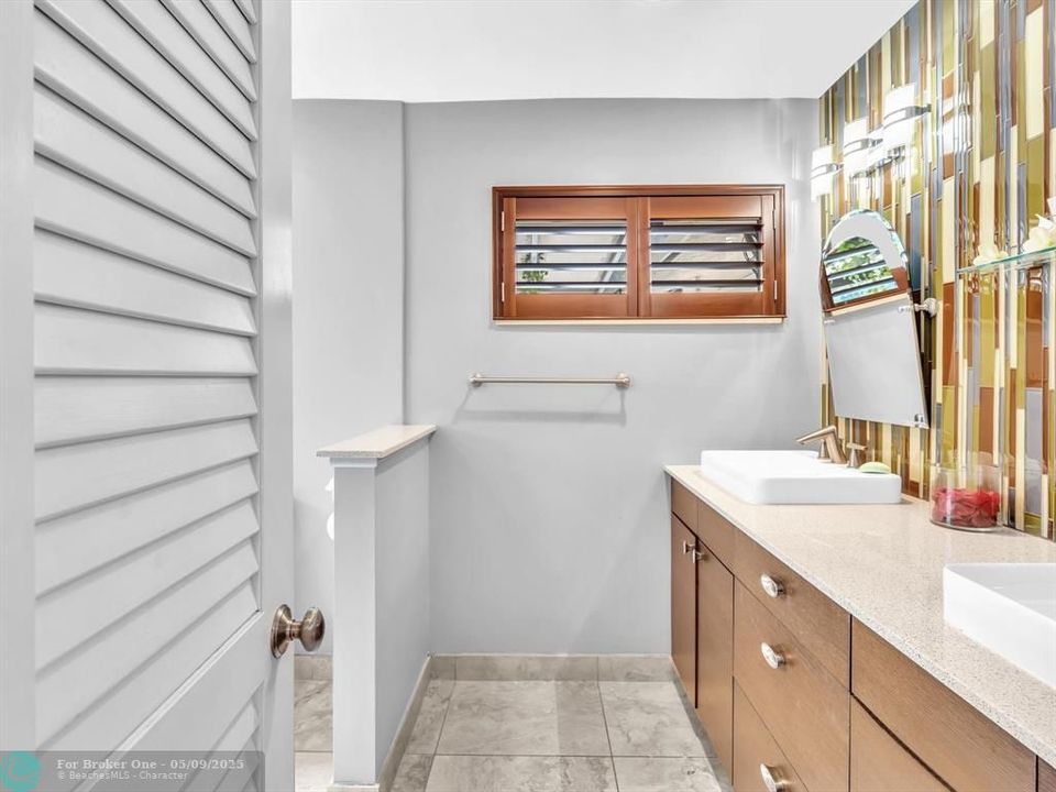 Recently Sold: $590,000 (2 beds, 2 baths, 1627 Square Feet)