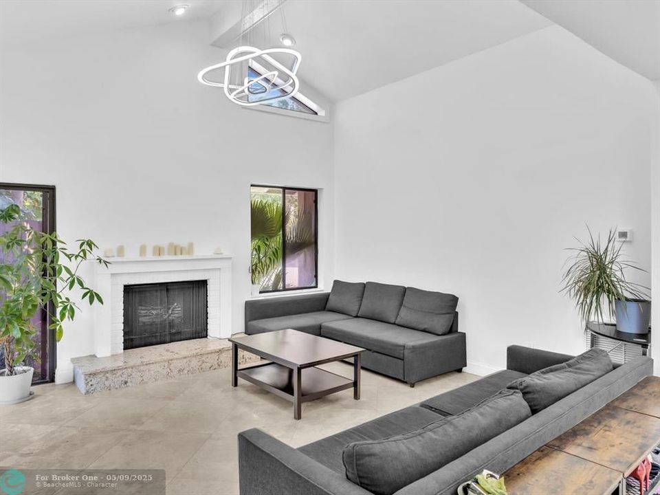 Recently Sold: $590,000 (2 beds, 2 baths, 1627 Square Feet)