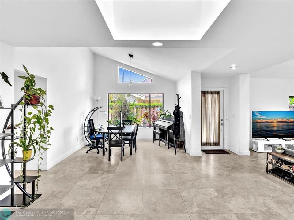 Recently Sold: $590,000 (2 beds, 2 baths, 1627 Square Feet)