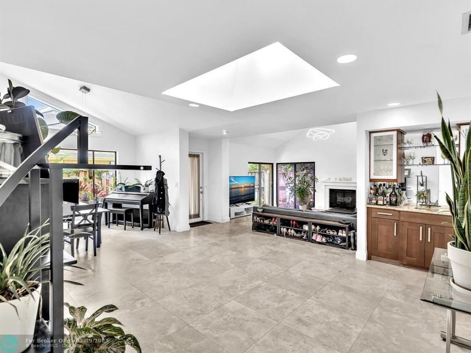 Recently Sold: $590,000 (2 beds, 2 baths, 1627 Square Feet)