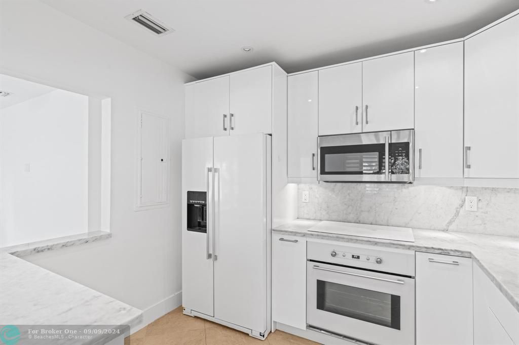 Active With Contract: $550,000 (3 beds, 2 baths, 1188 Square Feet)