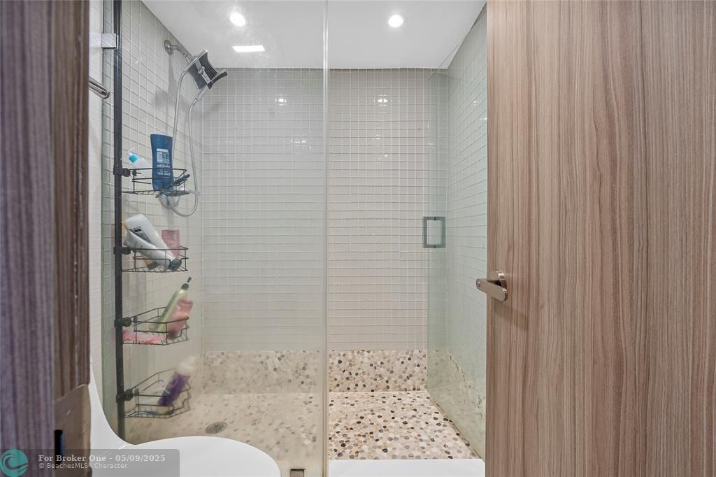 Recently Sold: $349,999 (1 beds, 1 baths, 762 Square Feet)
