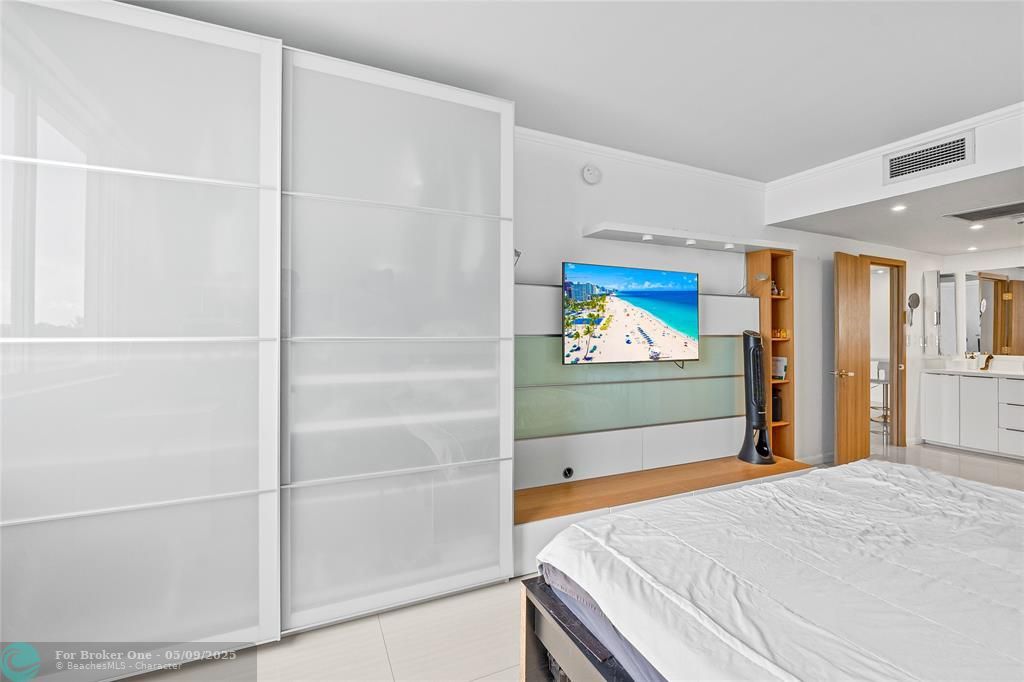 Recently Sold: $349,999 (1 beds, 1 baths, 762 Square Feet)
