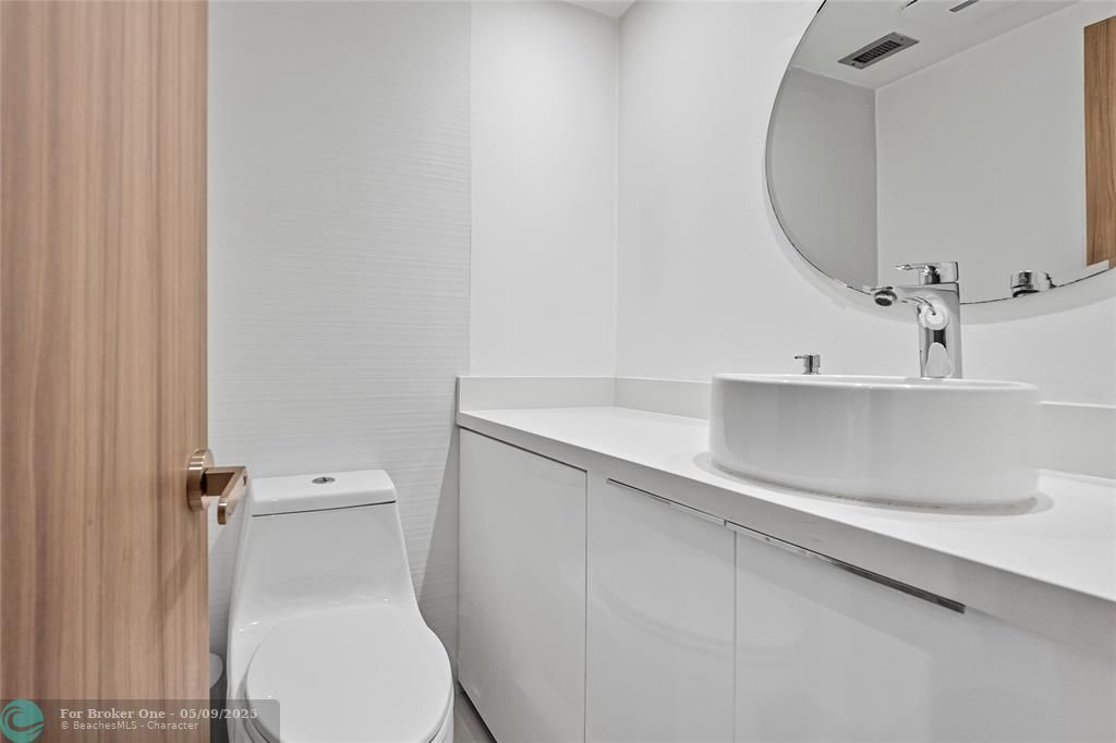 Recently Sold: $349,999 (1 beds, 1 baths, 762 Square Feet)
