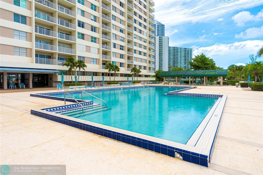 Recently Sold: $349,999 (1 beds, 1 baths, 762 Square Feet)