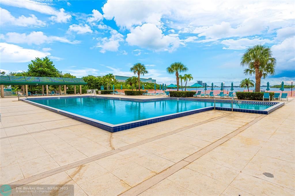 Recently Sold: $349,999 (1 beds, 1 baths, 762 Square Feet)