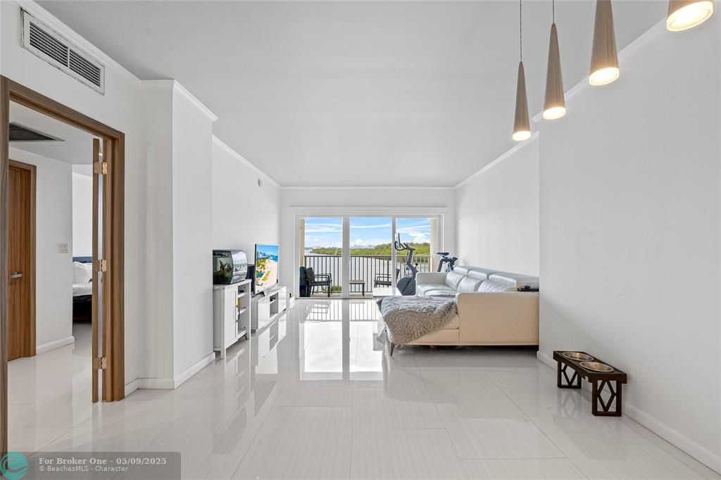 Recently Sold: $349,999 (1 beds, 1 baths, 762 Square Feet)