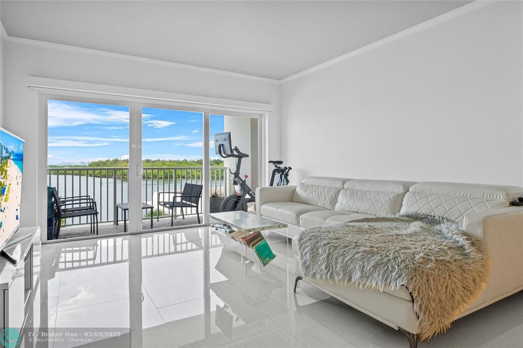 Recently Sold: $349,999 (1 beds, 1 baths, 762 Square Feet)